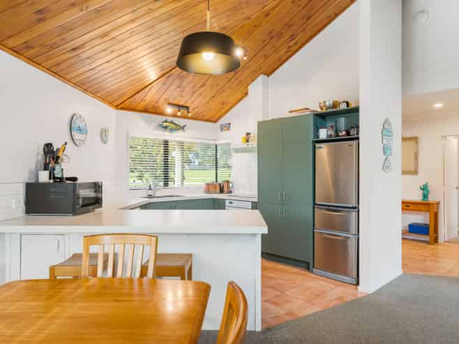 2 Lake Court, Pauanui