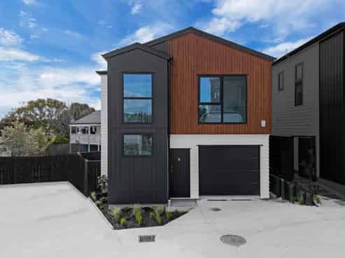 18E Mallard Place, Unsworth Heights