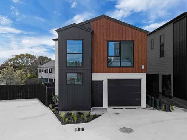 18E Mallard Place, Unsworth Heights