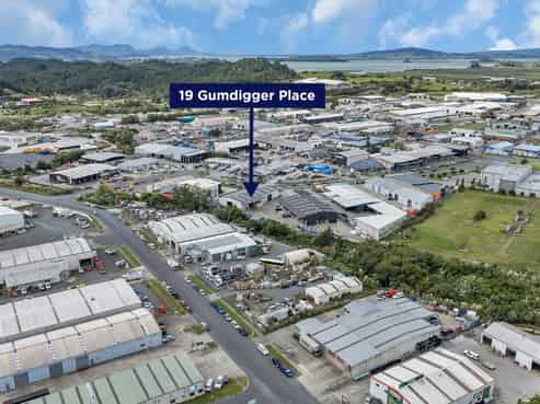 Tidy industrial facility - Easy SH1 access