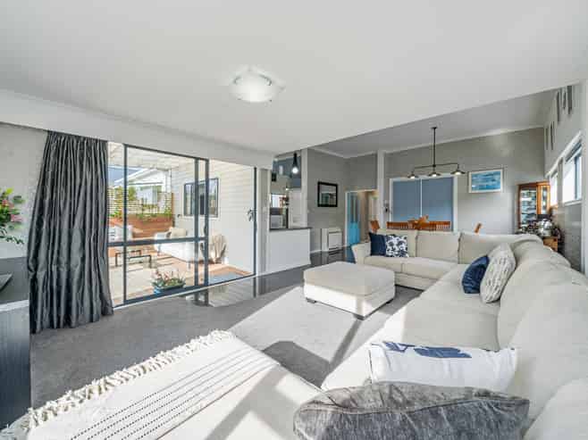 55 Bristol Square, Hutt Central