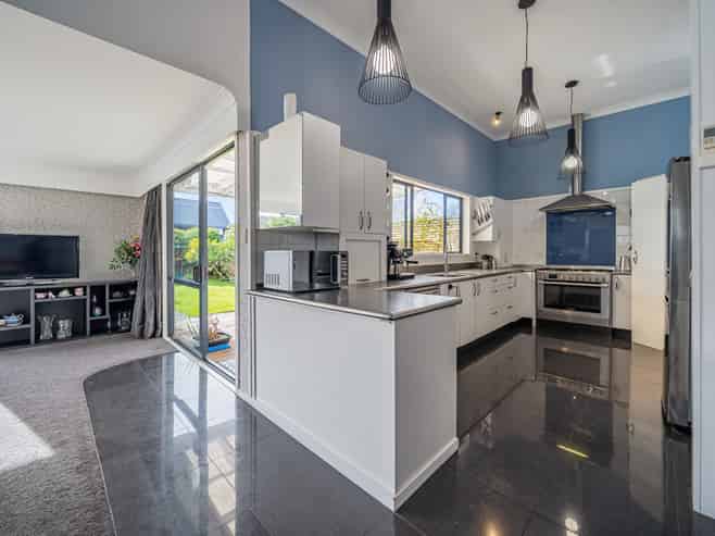 55 Bristol Square, Hutt Central