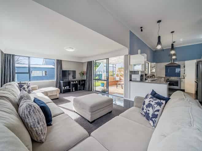 55 Bristol Square, Hutt Central