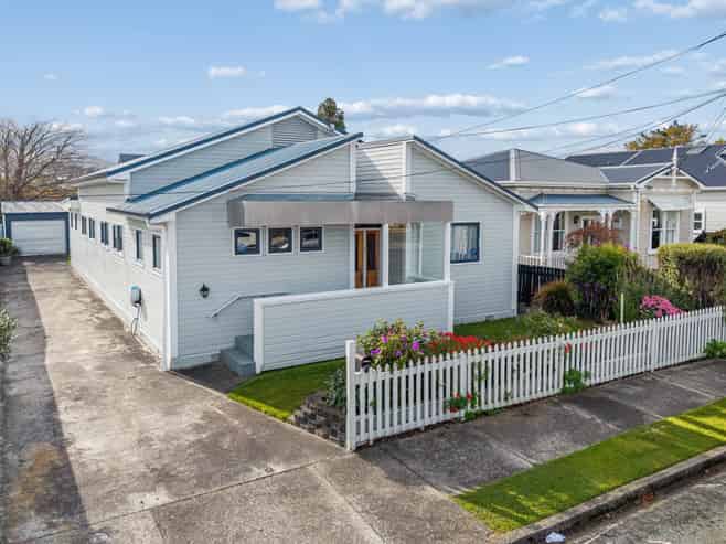 55 Bristol Square, Hutt Central