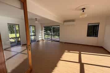 174 Old North Road , Kumeu