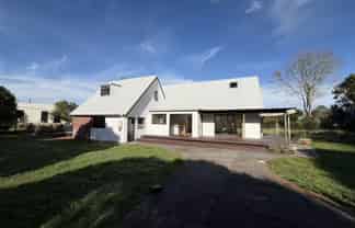 174 Old North Road , Kumeu