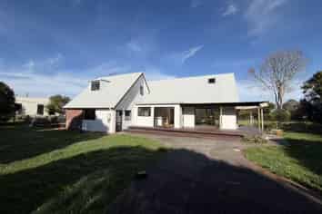 174 Old North Road , Kumeu