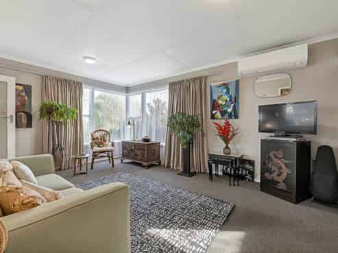 8 Omata Road, Westown