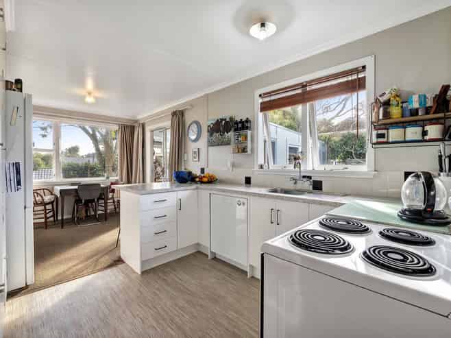 8 Omata Road, Westown