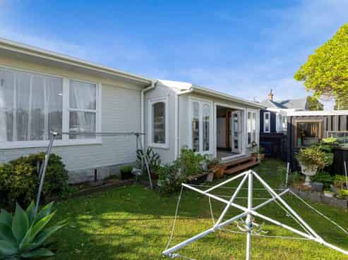 8 Omata Road, Westown