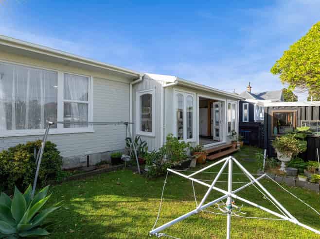 8 Omata Road, Westown