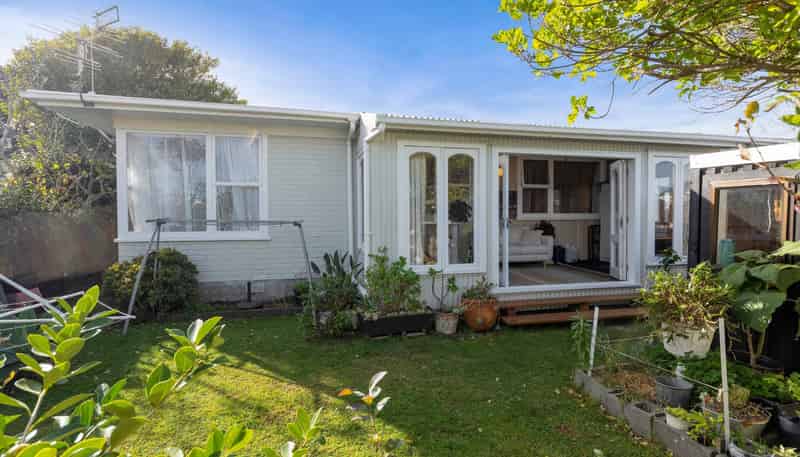 8 Omata Road, Westown
