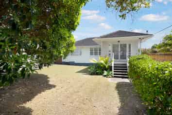 16 Coniston Avenue, Te Atatu South