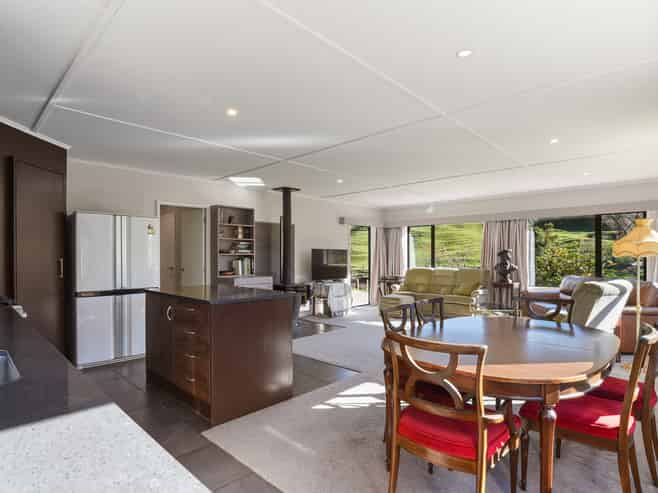 1422 Manawahe Road, Manawahe