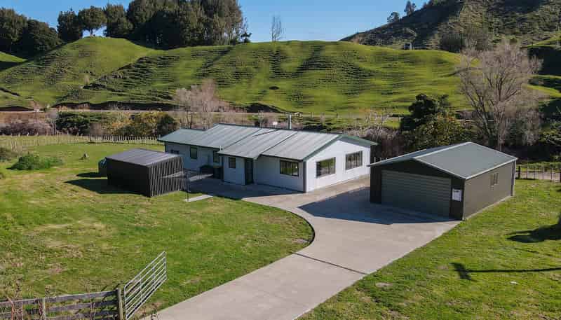 1422 Manawahe Road, Manawahe