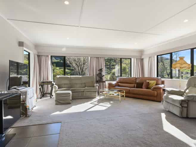 1422 Manawahe Road, Manawahe