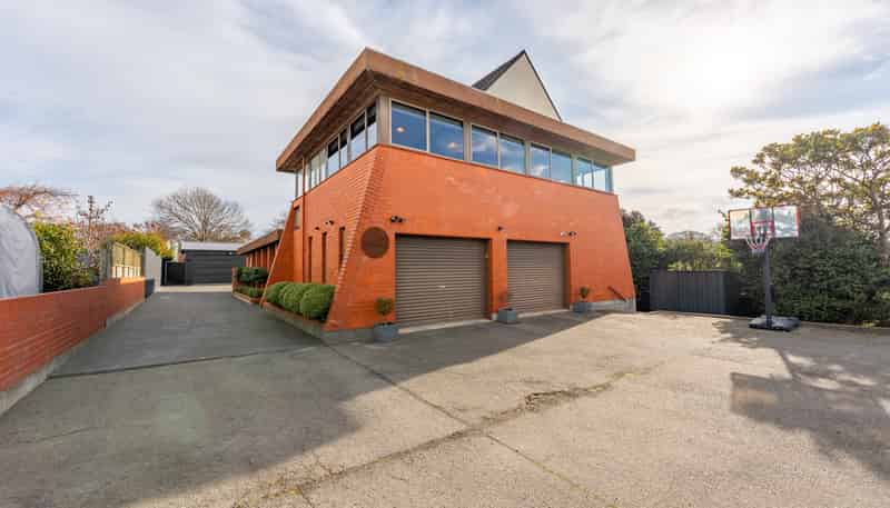 23b Maltby Avenue, West End