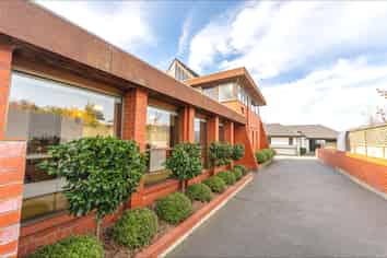 23b Maltby Avenue, West End
