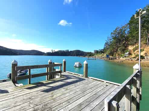 219-222/DP7675 Bon Accord Harbour, Kawau Island