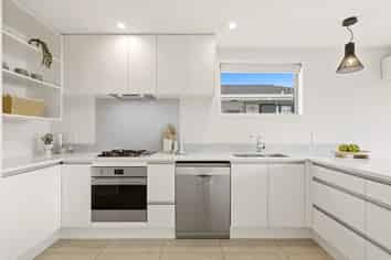 132 Edgeware Road, Saint Albans