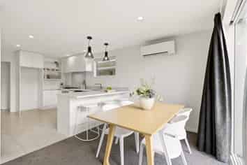 132 Edgeware Road, Saint Albans