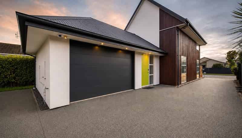 132 Edgeware Road, Saint Albans