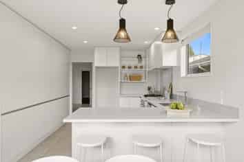 132 Edgeware Road, Saint Albans