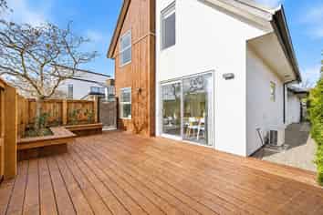 132 Edgeware Road, Saint Albans