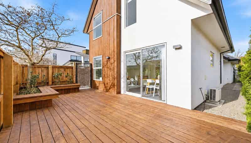 132 Edgeware Road, Saint Albans