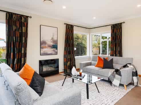 917 Upper Main Street, Roslyn