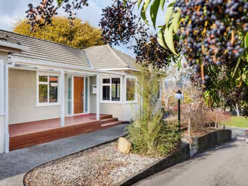917 Upper Main Street, Roslyn