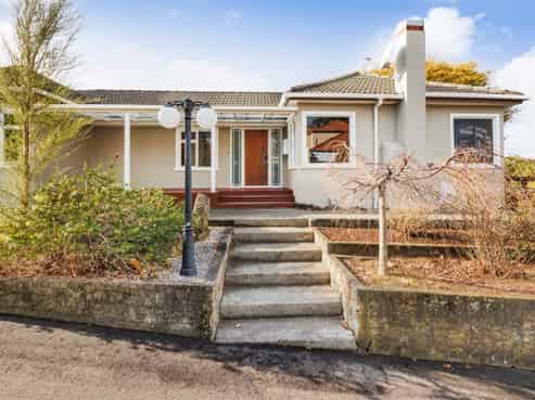 917 Upper Main Street, Roslyn