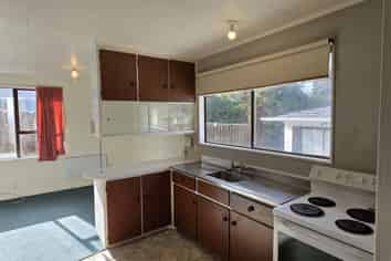 4B Whitby Place, Westown