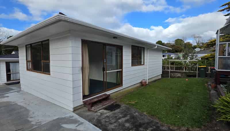 4B Whitby Place, Westown