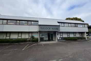 Renovated Henderson Office w/ Included Park | 70m2