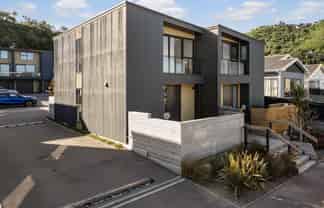 2/20 Trent Street, Island Bay