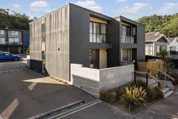 2/20 Trent Street, Island Bay
