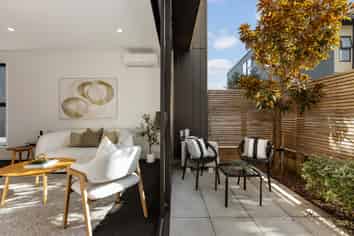 2/20 Trent Street, Island Bay