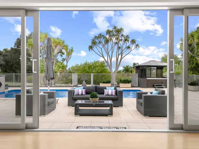 7 Burgundy Park Avenue, Henderson