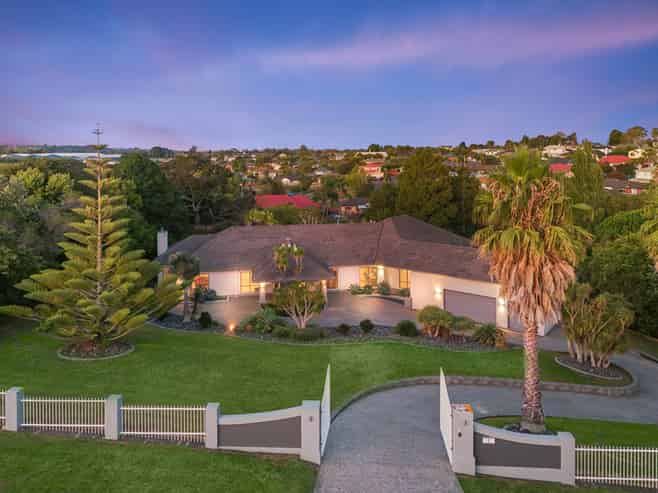 7 Burgundy Park Avenue, Henderson