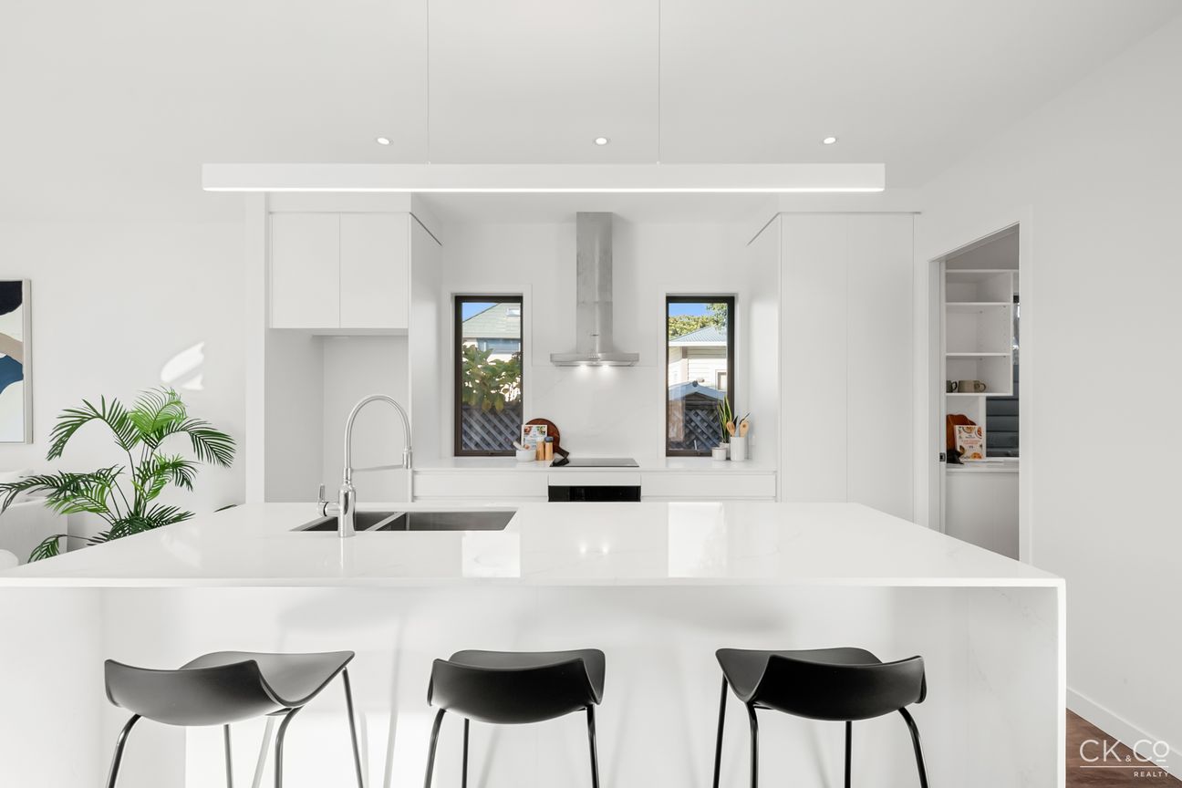 BRAND NEW IN WOBURN – pohled 2