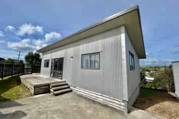 30 Manukau Road, Raglan