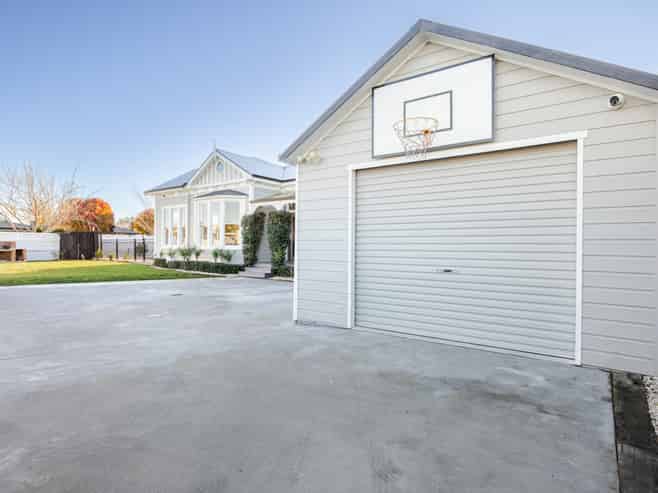 600 Park Road North, Parkvale