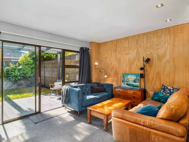 1/98 Owairaka Avenue, Mount Albert