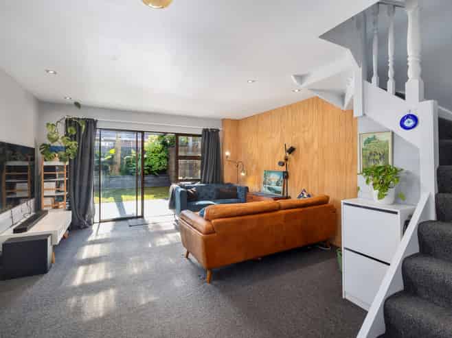 1/98 Owairaka Avenue, Mount Albert
