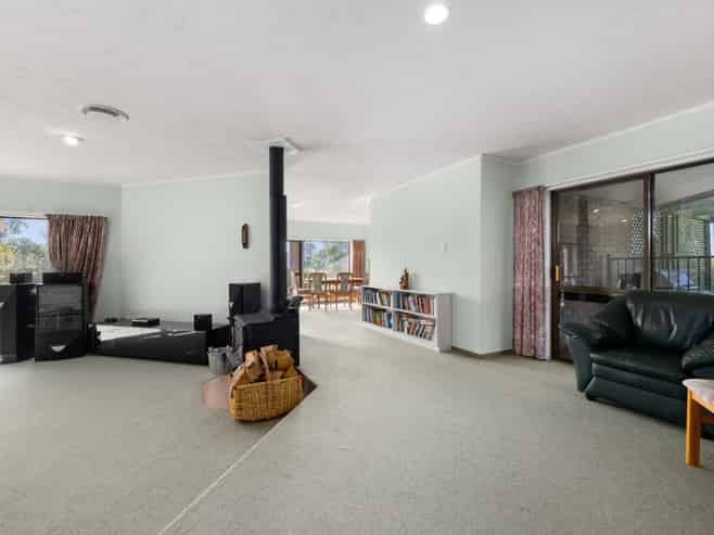22 Fairbourne Drive, Fairhall