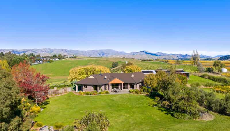 22 Fairbourne Drive, Fairhall