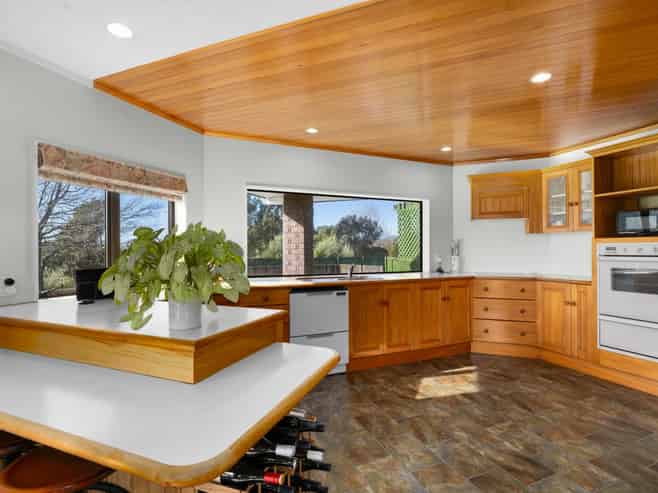 22 Fairbourne Drive, Fairhall
