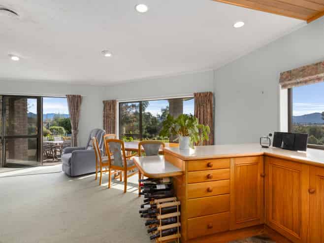 22 Fairbourne Drive, Fairhall