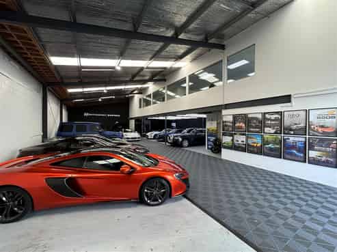 CBRE | High-Exposure Road Front Unit